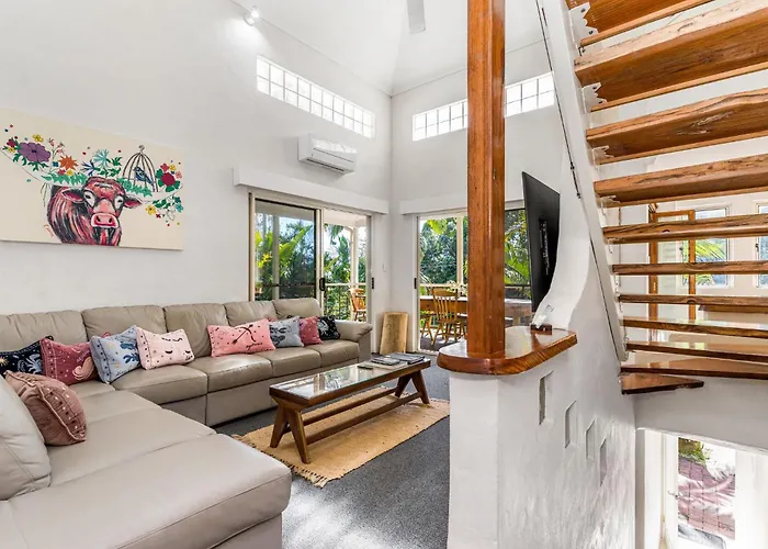 Fuller Holidays - The Rock Belongil Beach Byron Bay